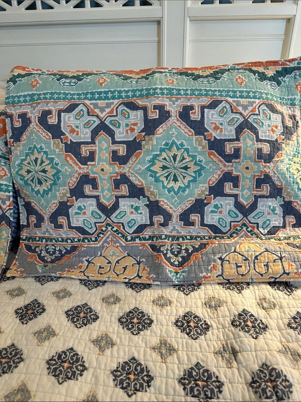 King Size Reversible Medallion Quilt Set + 2 Matching Standard Size Shams